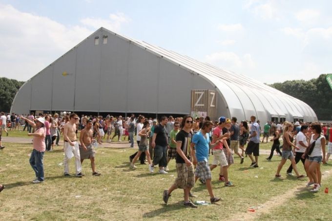 Grande tente extérieure adaptée aux besoins du client de la tente 20x50 d'événement/exposition avec les murs durs d'ABS